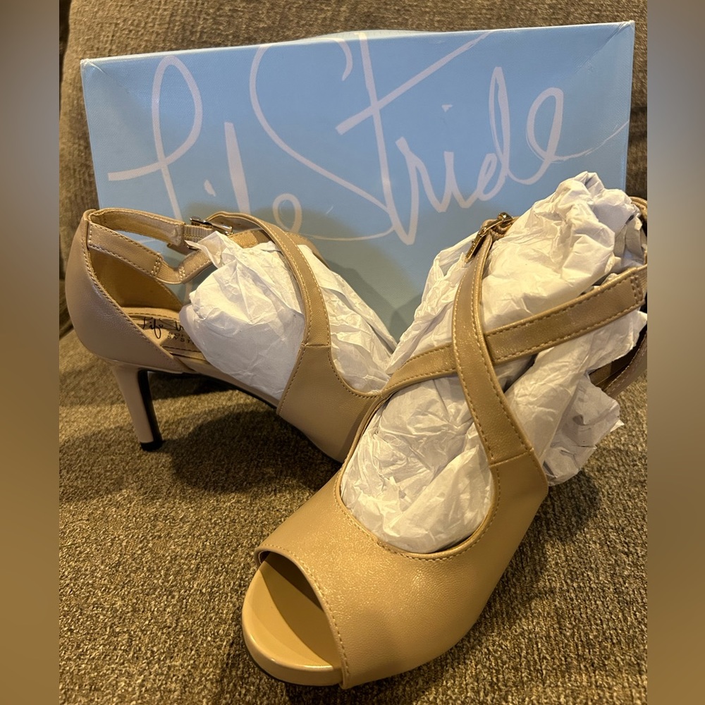 NEW - Nude heels (WIDE)